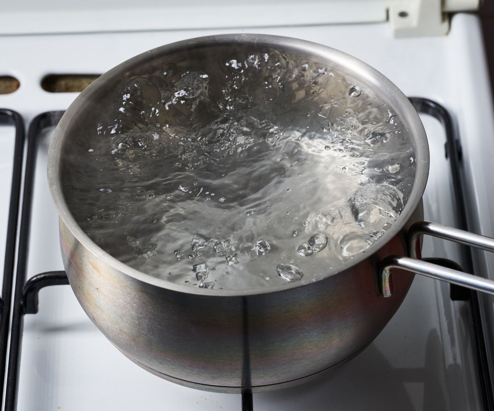 pot of boiling water