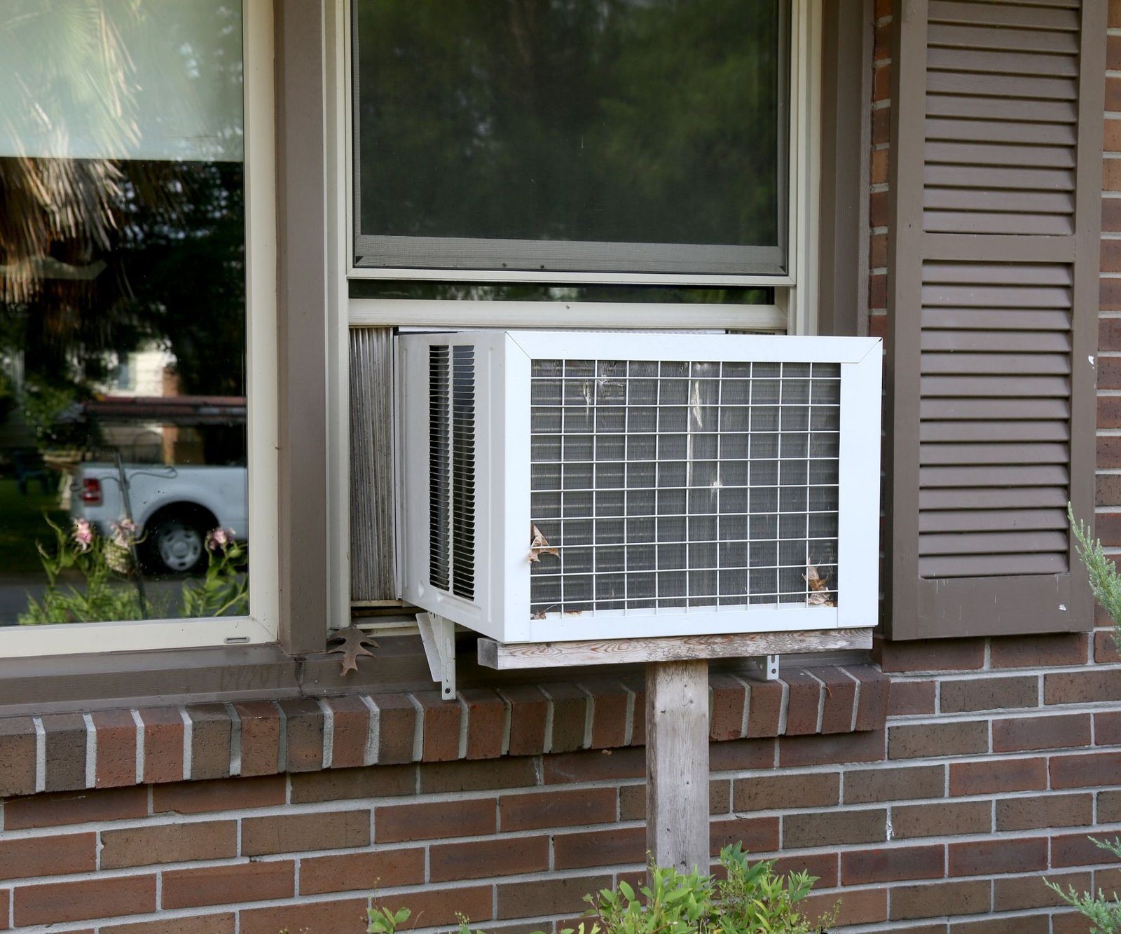 How to Quiet a Noisy Window Air Conditioner